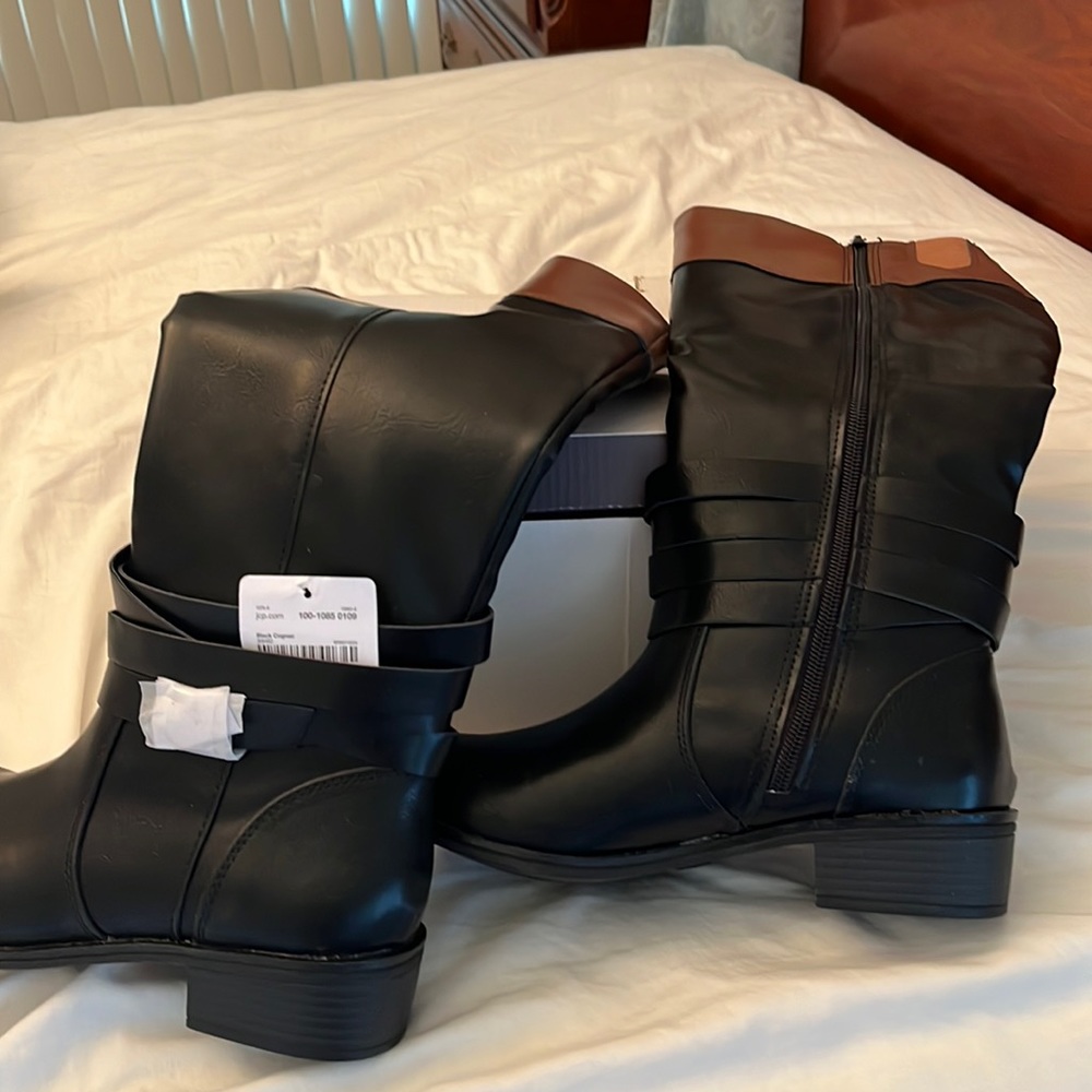 NWT boots